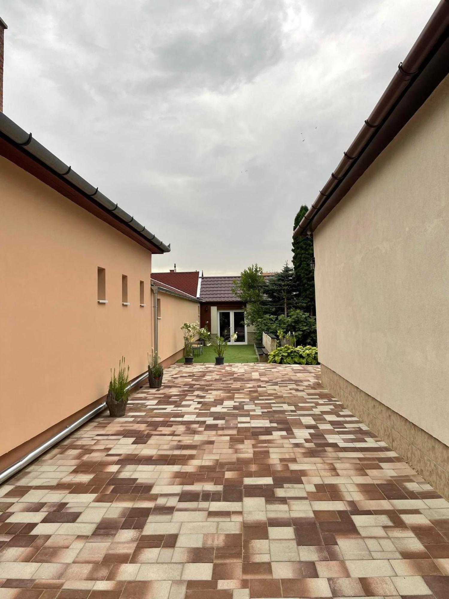Adam Apartman Hajdúszoboszló Kültér fotó